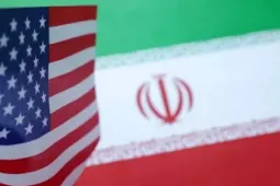 Mỹ trục xuất 100 người Iran về nước