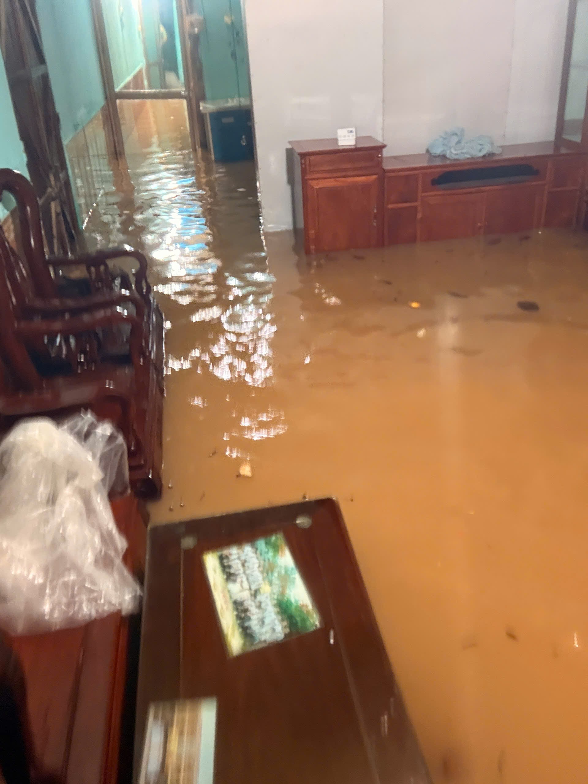 Xót xa người dân Lào Cai ‘mỗi tháng chạy lũ một lần’ - 5