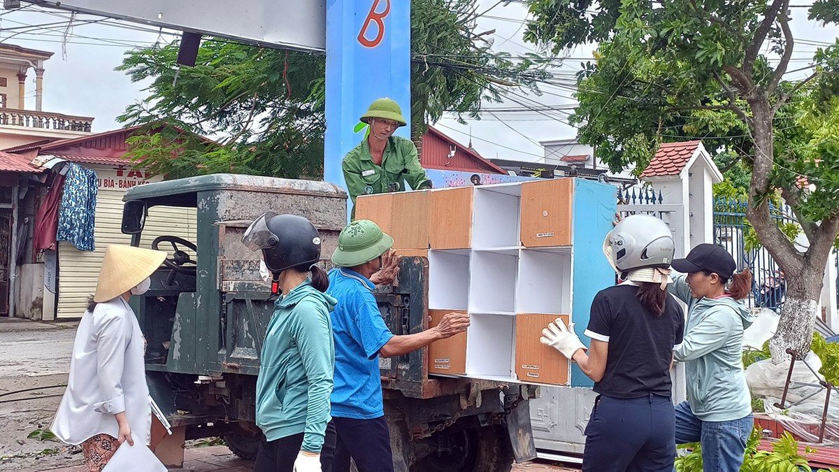 Trường mầm non, trụ sở xã ở Hải Phòng tan hoang sau bão số 10 - 10
