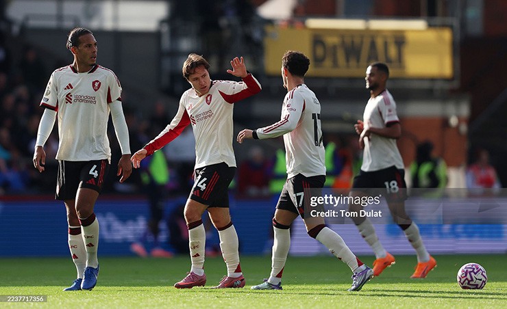 Liverpool đang là chuyên gia ghi những bàn thắng muộn ở Premier League mùa này