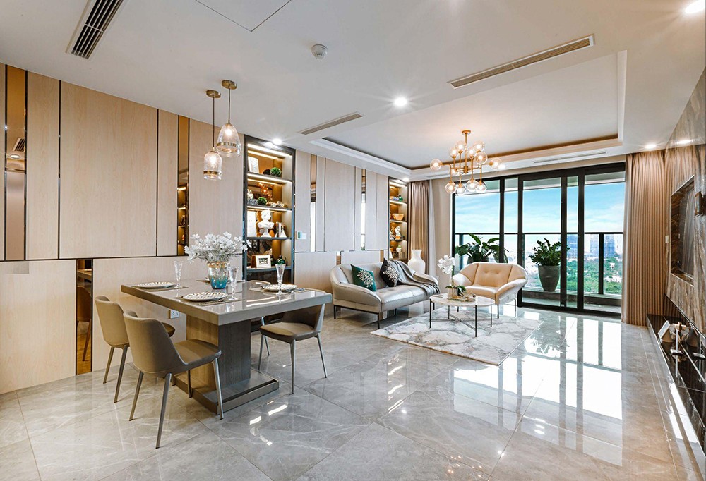 Hai căn hộ đều được trang bị nội thất liền tường, tích hợp hệ thống Smart Home hiện đại, mang tới cuộc sống an toàn, tiện nghi cho cư dân