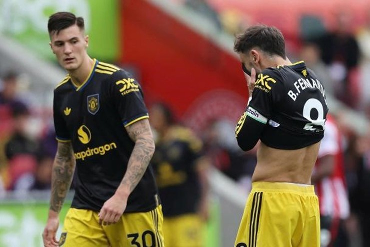 Man United chìm sâu vào khủng hoảng.