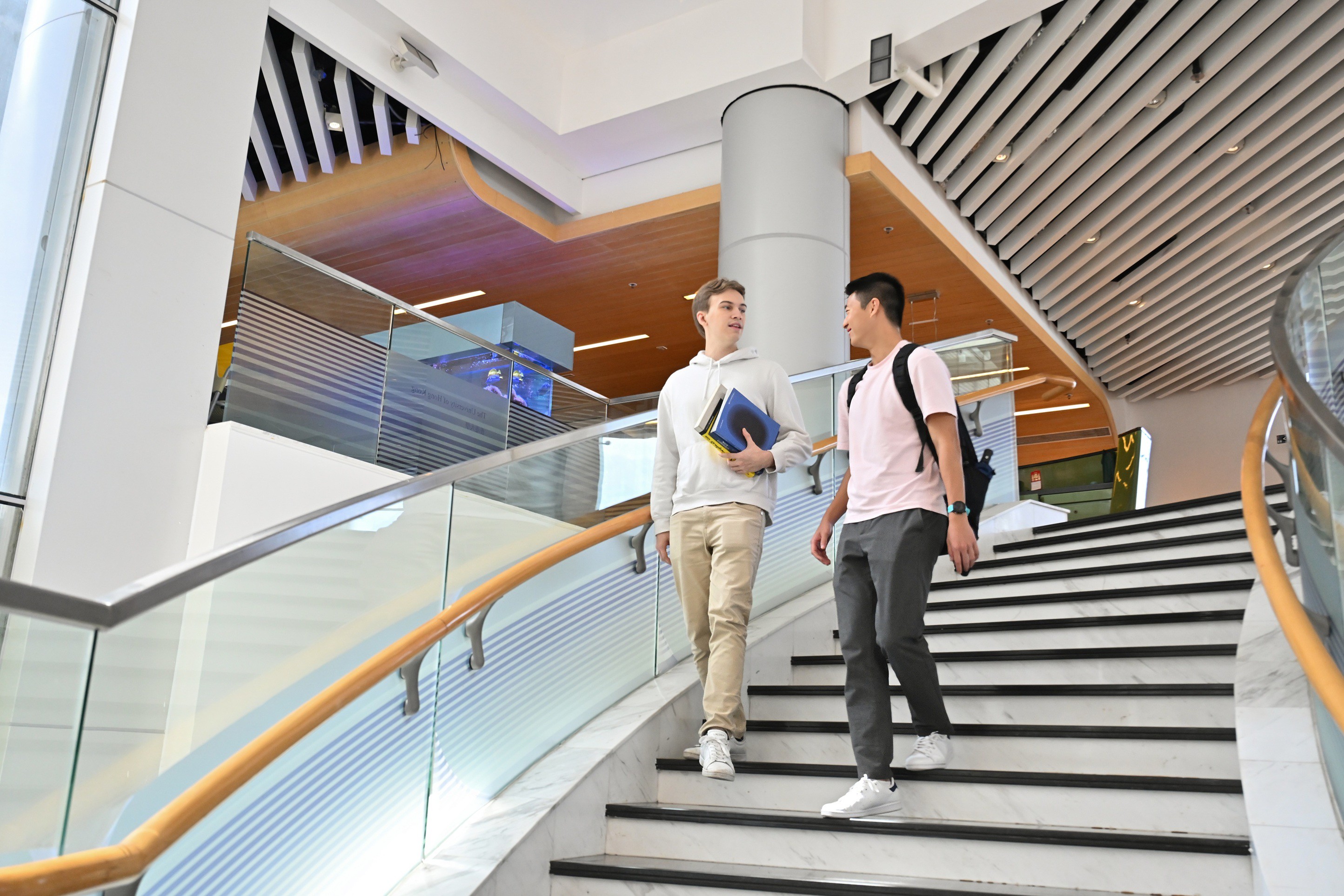 Tiếng Anh giúp các du học sinh quốc tế dễ hoà nhập tại Hồng Kông (ảnh: HUCOMSCI)