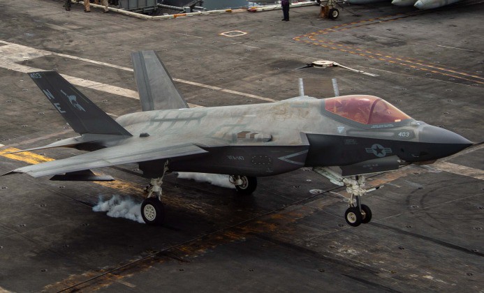 Các tiêm kích F-35C của Mỹ hiện chỉ có thể cất cánh trên các tàu sân bay lớp Nimitz bằng hệ thống phóng hơi nước. Ảnh: Military Watch.