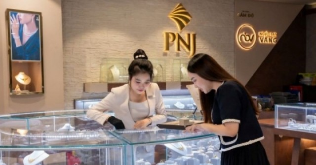 Người mua vàng chuẩn bị đón nhận tin mới