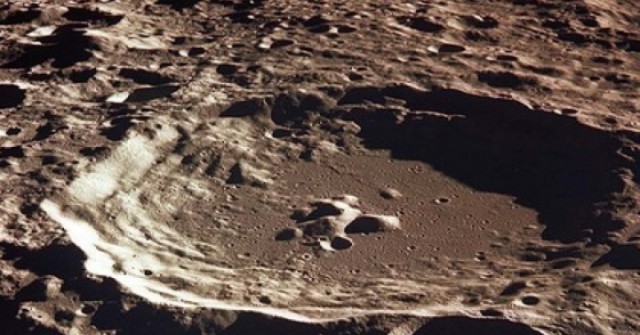Các hố trên Mặt Trăng đang chứa đầy kho báu?