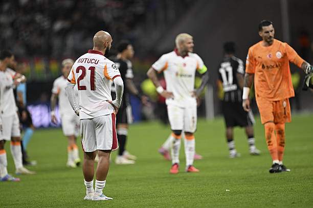 Galatasaray dẫn bàn trước nhưng vẫn thua đậm 1-5 tại Frankfurt
