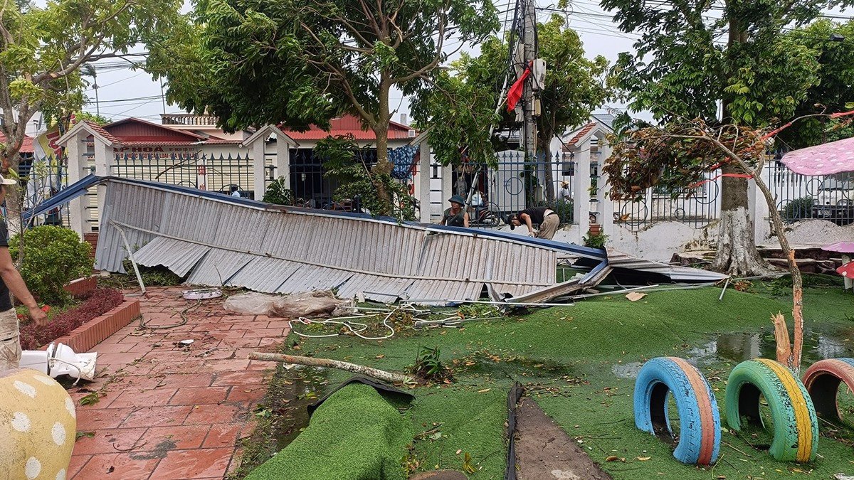 Trường mầm non, trụ sở xã ở Hải Phòng tan hoang sau bão số 10 - 3