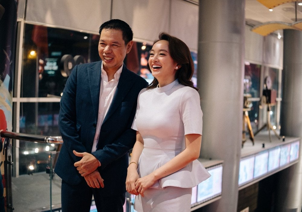 Kaity Nguyễn - Thái Hòa trên màn ảnh và ngoài đời. Cả 2 có mối quan hệ thân thiết, gọi nhau là "ba - con".&nbsp;