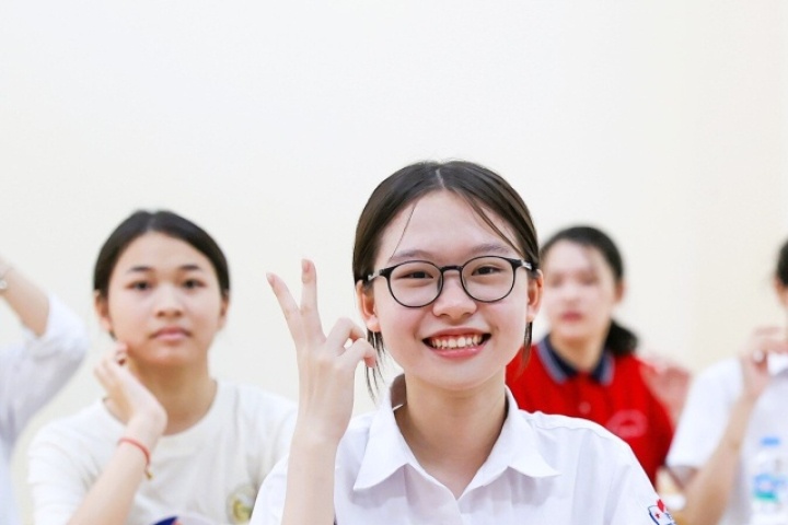 Hà Nội hạ điểm chuẩn lớp 10 với 2 trường công lập năm 2026