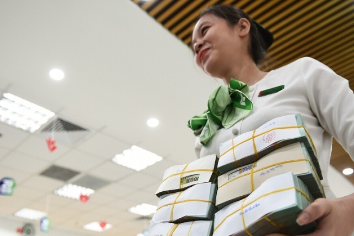 Lãi suất liên ngân hàng lên 13%