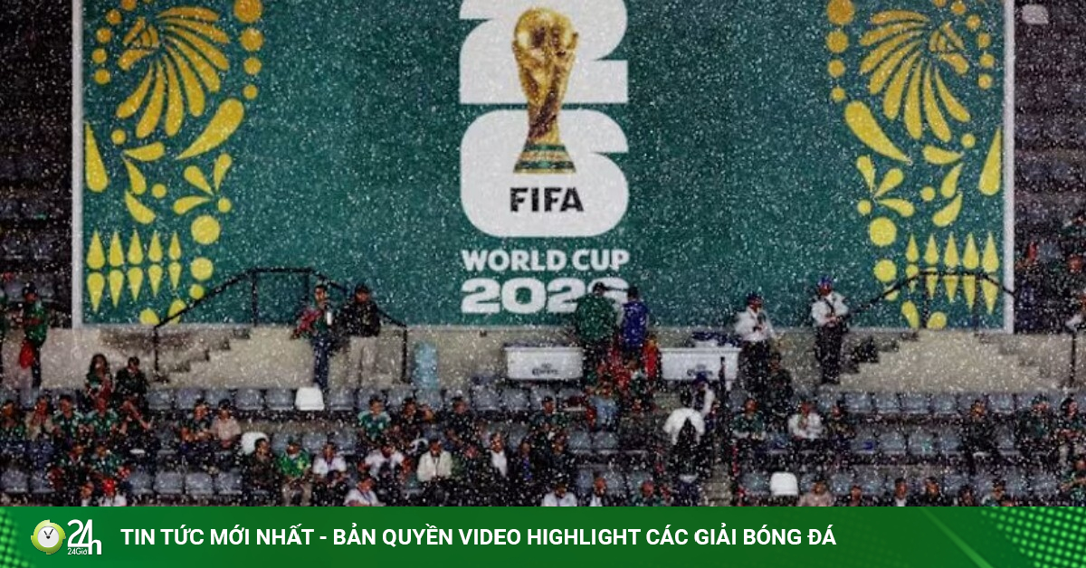 Trận thứ 2 ở World Cup hoãn vì mưa bão và sét, so tài Mexico - Ecuador bị ảnh hưởng
