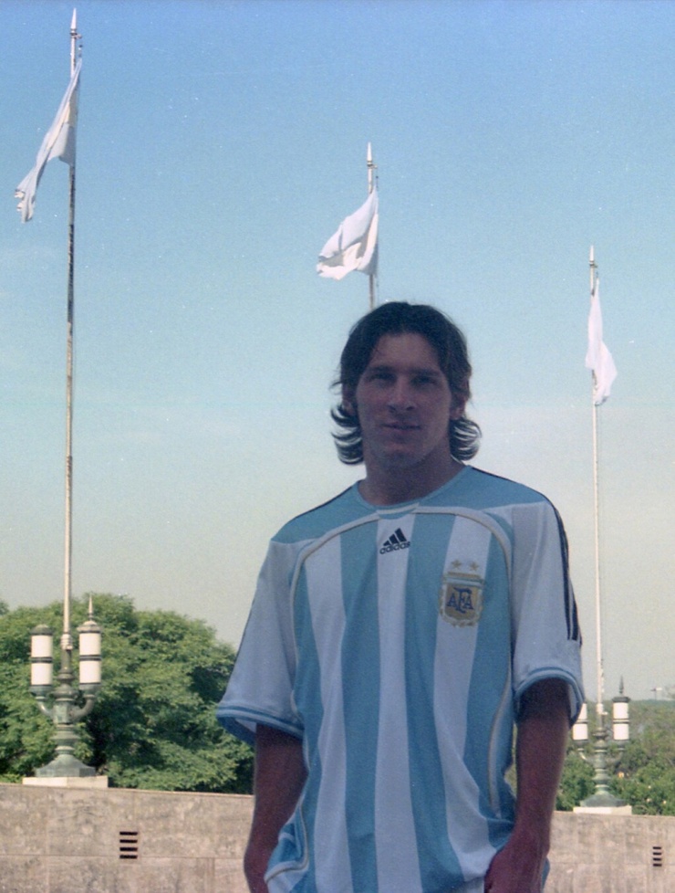 Hình ảnh Messi tuổi 18 khi còn vô danh - 1