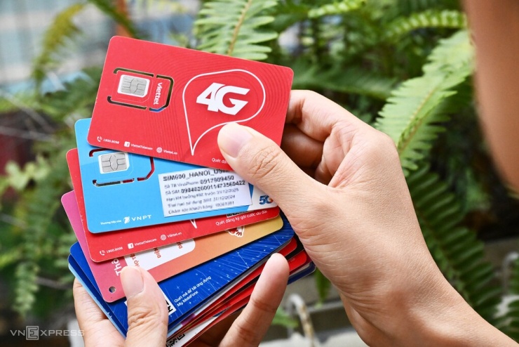Thẻ SIM của một số nhà mạng di động. Ảnh: Trọng Đạt