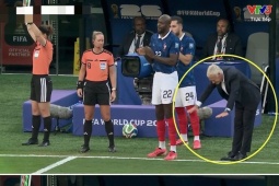 Khoảnh khắc HLV tuyển Pháp "bái phục" Mbappe gây sốt cõi mạng