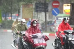 Vùng áp thấp vào Biển Đông, miền Bắc tiếp tục mưa lớn