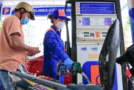 Giá xăng tăng, dầu giữ nguyên