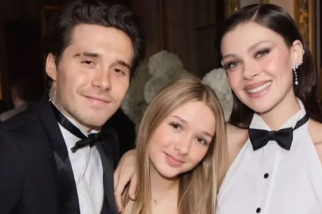 Vợ Brooklyn bị cho là 'đá xoáy' Harper Beckham