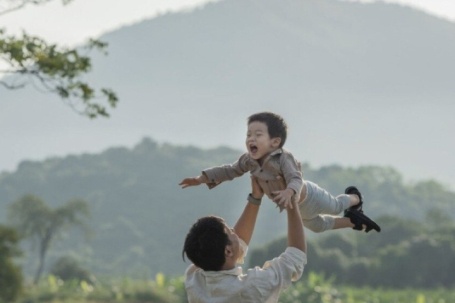Đừng tin câu 'nhà nghèo nuôi con trai': Giáo sư chỉ ra 3 điều càng giàu càng tốt