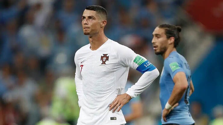 Ronaldo thất vọng khi Bồ Đào Nha thua Uruguay