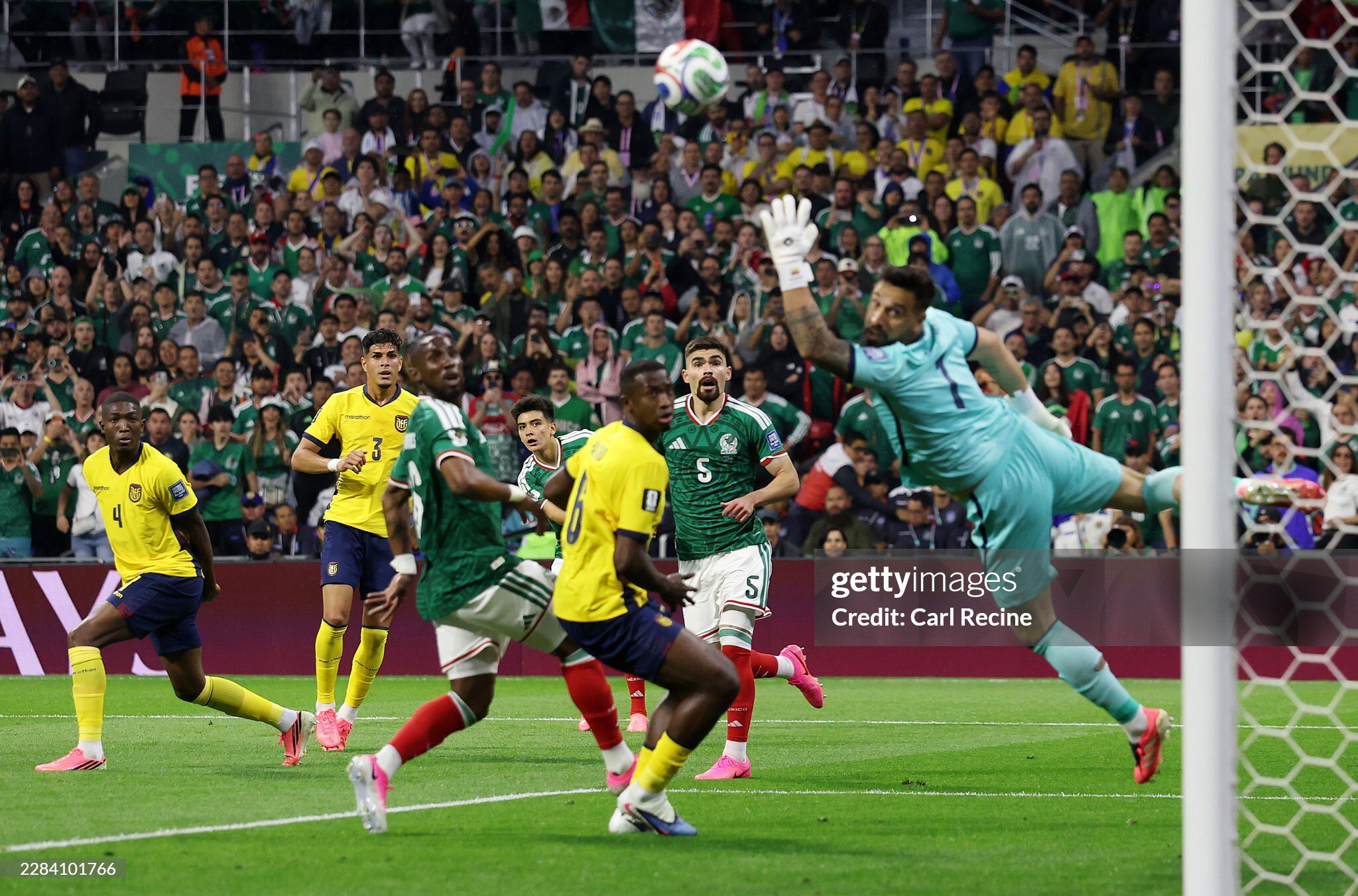Trực tiếp bóng đá Mexico - Ecuador: Đội Nam Mỹ chỉ còn 10 người (Hết giờ) - 3