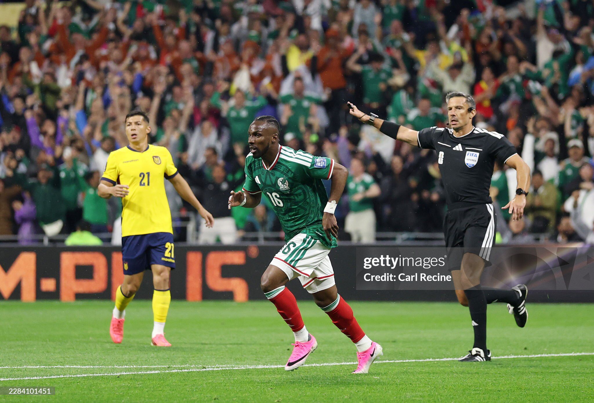 Trực tiếp bóng đá Mexico - Ecuador: Đội Nam Mỹ chỉ còn 10 người (Hết giờ) - 4