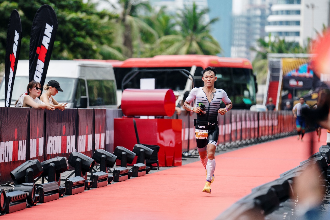Lâm Quang Nhật về đích và hoàn thành xuất sắc bài thi ba môn phối hợp tại giải VNG IRONMAN 70.3 Đà Nẵng 2026. (Ảnh: Lâm Quang Nhật)