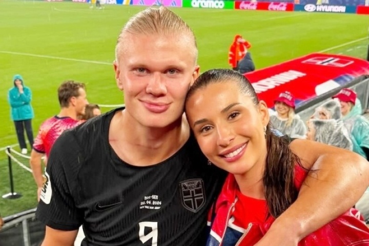 Váy áo tôn dáng của bạn gái Erling Haaland