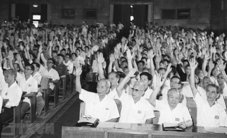 Sáng 2/7/1976, kỳ họp thứ I, Quốc hội khóa VI, thông qua Nghị quyết quan trọng trong đó có đổi tên Sài Gòn - Gia Định thành TP Hồ Chí Minh. Ảnh: TTXVN