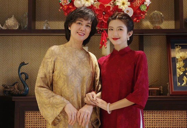 Ngọc Huyền và mẹ chồng.