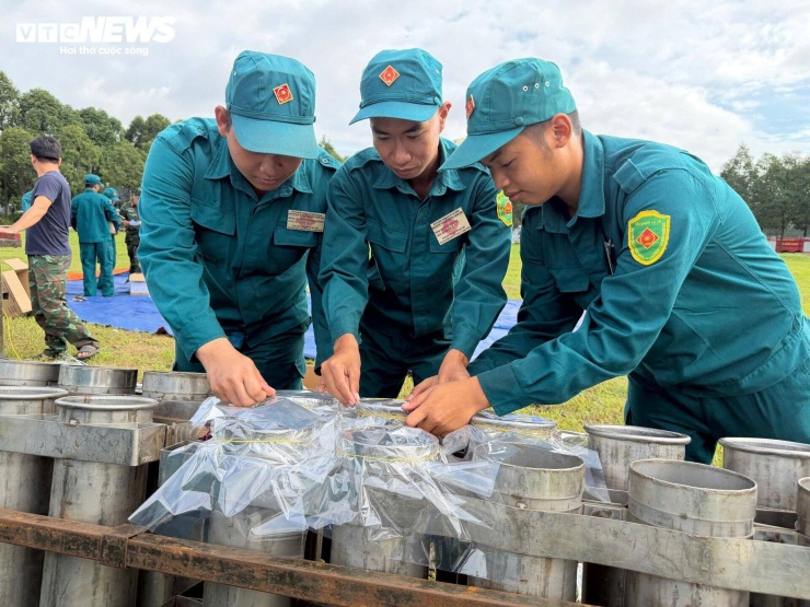 Trước thời điểm bắn pháo hoa, từ 19h, tại Công viên Thành phố mới Bình Dương sẽ diễn ra chương trình ca nhạc phục vụ người dân miễn phí.