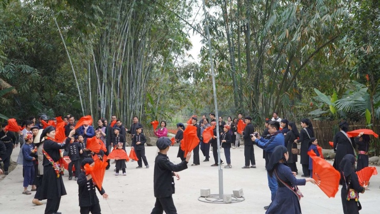 Cả làng “ăn chung một nồi cơm, tiêu chung một túi tiền”, khách Tây, khách ta tò mò đến làng này ở Thái Nguyên - 3