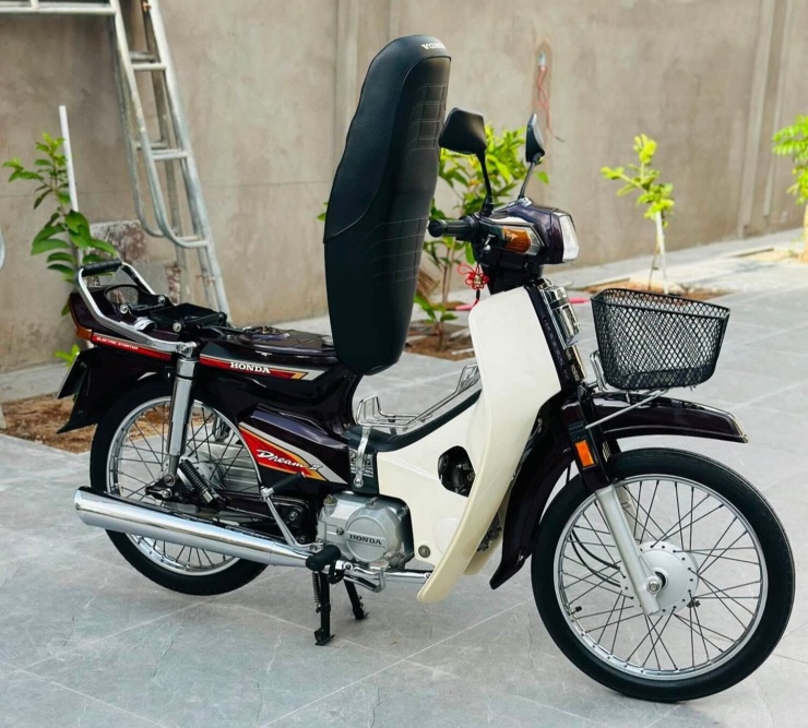 Chiếc Dream Thái còn giữ tình trạng nguyên bản của anh Nguyễn Lâm. 