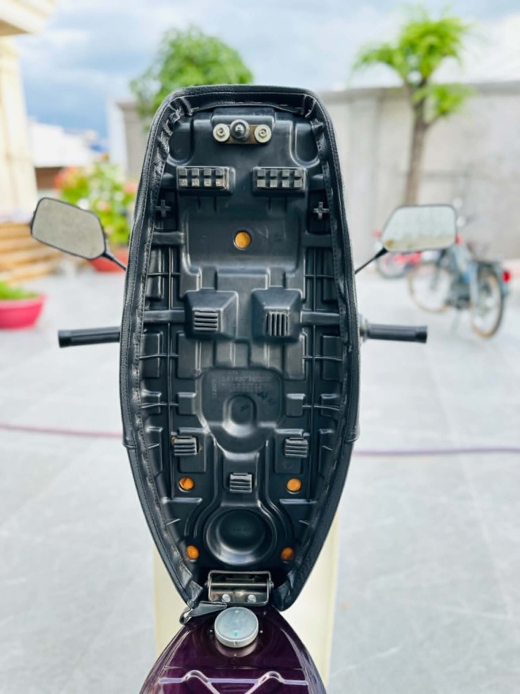Honda Dream Thái hơn 40 năm tuổi được rao giá 500 triệu đồng - 9