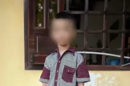 Bé trai 6 tuổi bị bỏ lại trước cổng chùa cùng lá thư viết tay đầy xót xa