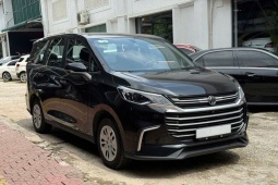 Thêm xe MPV giảm giá mạnh cạnh tranh VinFast Limo Green