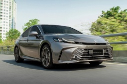 Toyota Camry HEV được điều chỉnh giá giảm 140 triệu đồng
