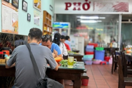 Tô phở ‘cố thủ’ giá 50.000 đồng: Giá xăng thực sự chiếm bao nhiêu?