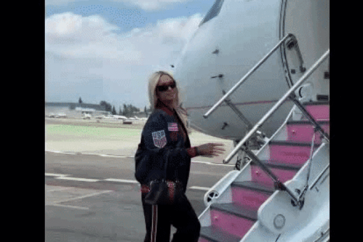 Paris Hilton khoe phi cơ riêng 60 triệu USD ngập tràn không khí World Cup
