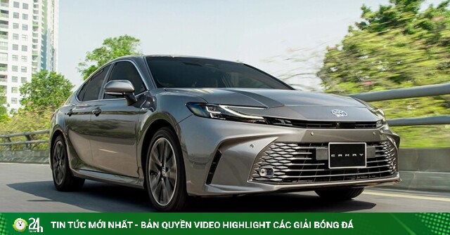Toyota Camry HEV được điều chỉnh giá giảm 140 triệu đồng