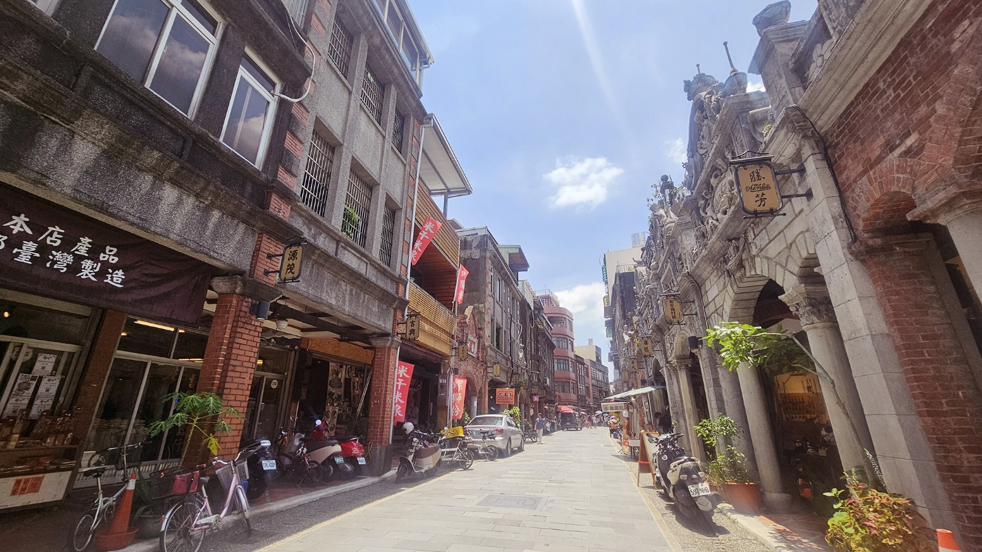 Phố cổ Đại Khê với nét đẹp hoài cổ giúp du khách giảm bớt mọi căng thẳng, mệt nhọc sau chuỗi ngày chạy đua với công việc