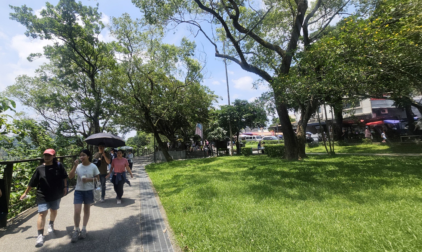 Phố Puji chạy dọc sông Đại Hán, nơi vọng lại những thanh âm náo nhiệt của thương cảng xưa