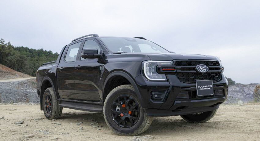 Ranger có các bản như XLS 2.0L 4×2, XLS 2.0L 4×4, Wildtrak 2.0L, Wildtrak 3.0L V6 và Raptor 3.0L EcoBoost.