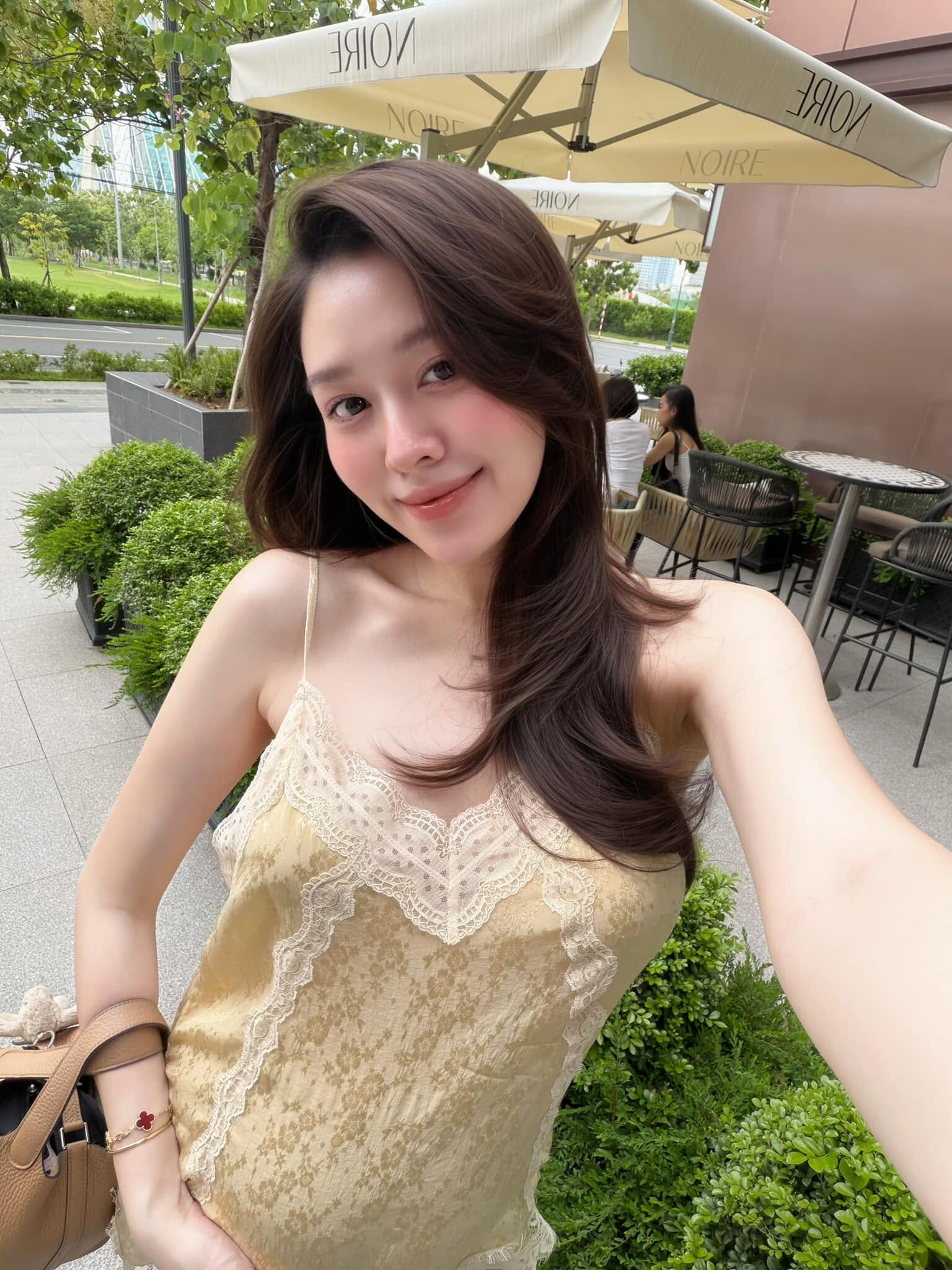 Lộ sắc vóc 'mong manh' của Á hậu Tường San ở những tháng cuối thai kỳ - 2