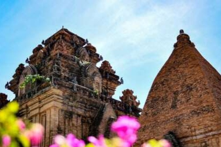 Khám phá Tháp Bà Ponagar nghìn năm tuổi ở phố biển Nha Trang
