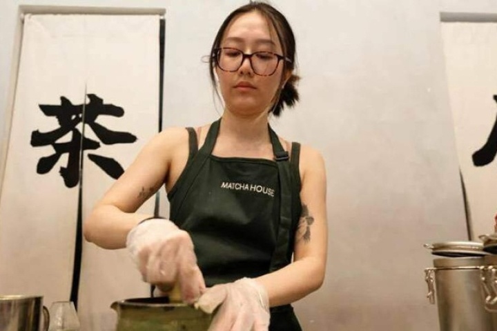 Bỏ việc lương 250.000 USD để mở quán matcha tìm niềm vui sống