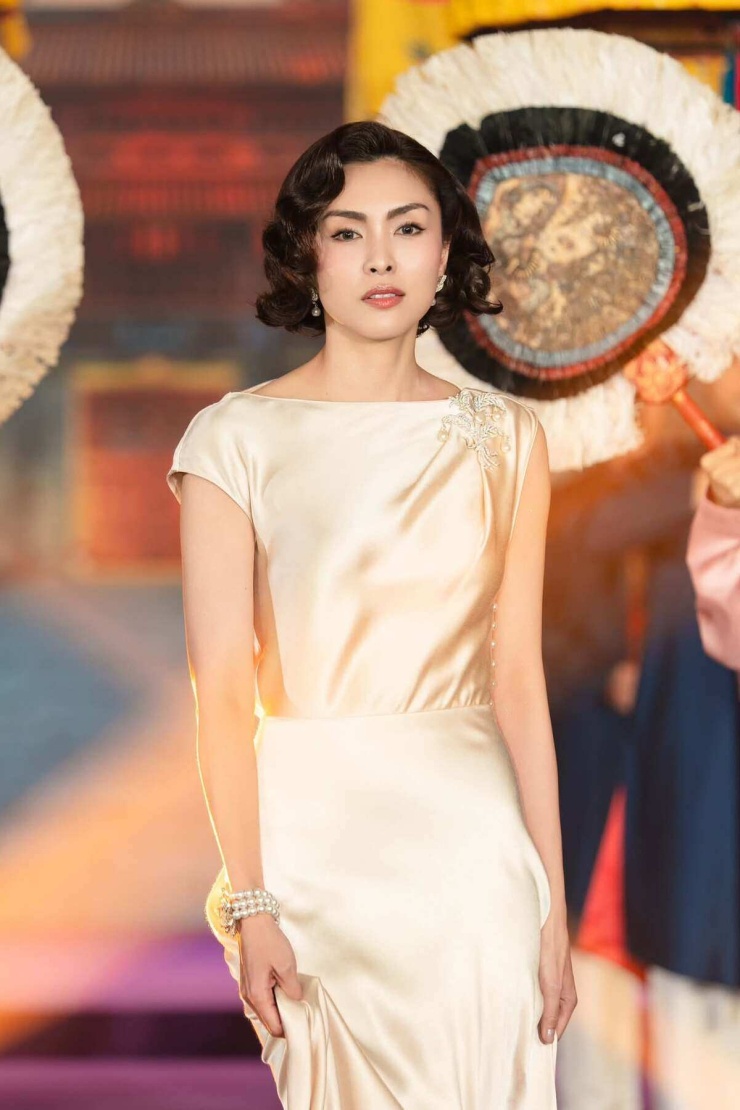 Hai mỹ nhân 'Hoàng hậu cuối cùng' khoe sắc - 1