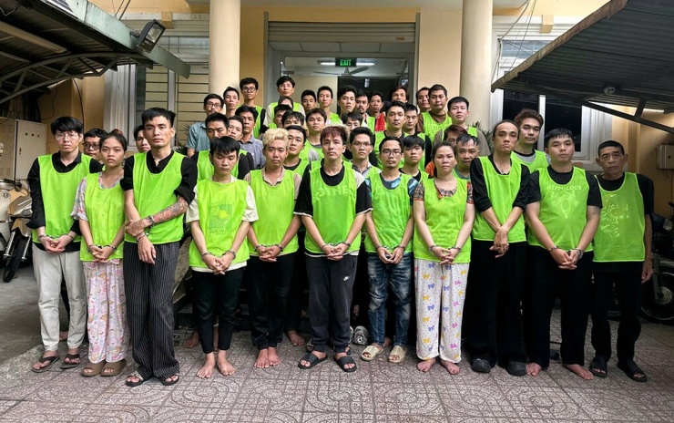 Những người bị bắt trong đường dây ma túy. Ảnh: Công an TP HCM