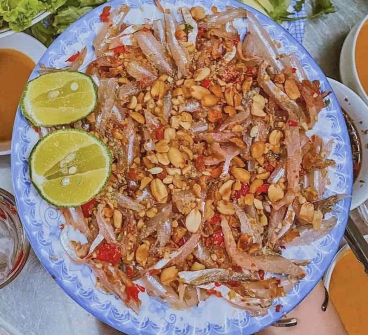 Những ai từng ăn món cá mai không thể quên được vị ngon đầy hấp dẫn của món ăn này. (Ảnh: Vietravel)