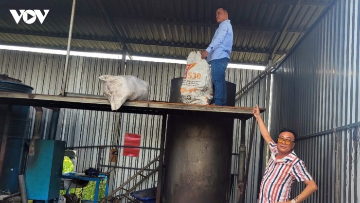 Anh Mai Đức Lại cho ra đời lác lò sản xuất than sinh học, thân thiện với môi trường